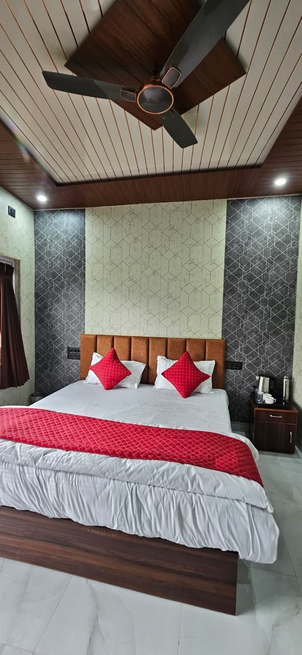 Guest room with in-room mini-fridge and dark accent wall